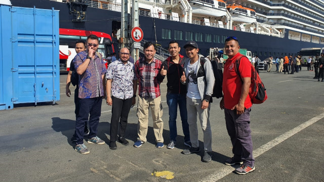 Pertemuan staf KBRI di Kamboja dengan ABK asal Indonesia di kapal pesiar MS Westerdam. Foto: Dok. Istimewa