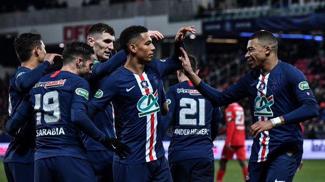 Para pemain PSG merayakan kemenangan.