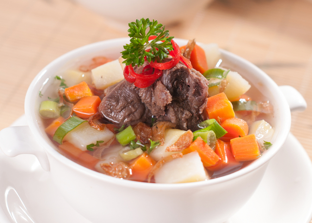 Ilustrasi sop iga sapi. Foto: Dok.shutterstock.