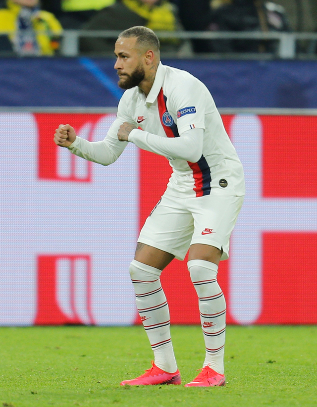 Neymar merayakan gol ke gawang Dortmund. Foto: Reuters/Leon Kuegeler