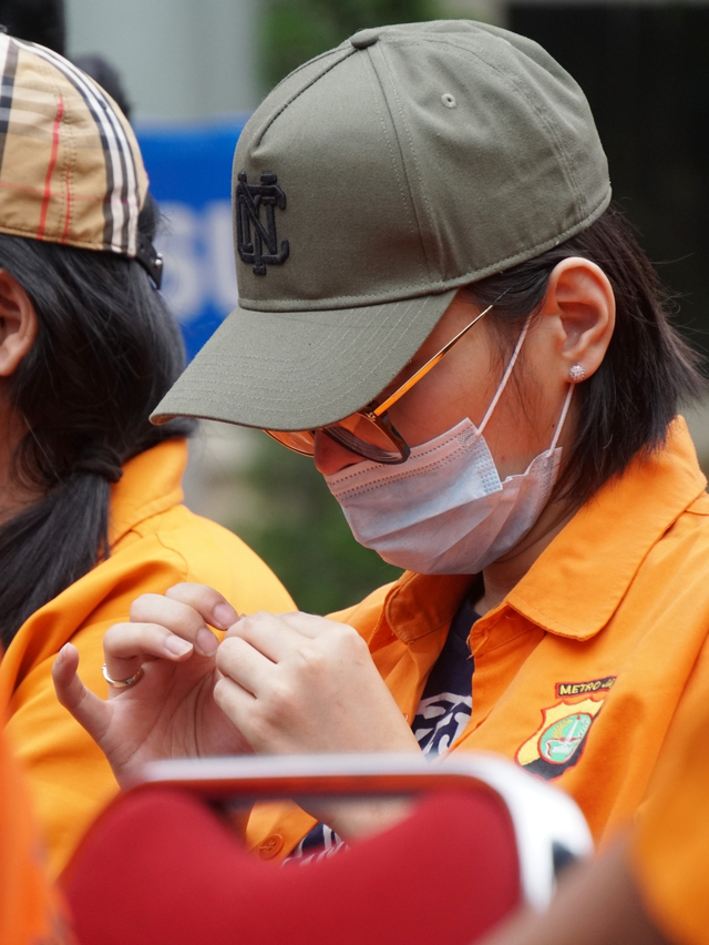 Tersangka penyalahgunaan narkoba Lucinta Luna dihadirkan dalam acara pemusnahan barang bukti narkoba di Polda Metro Jaya, Jakarta (19/2). Foto: Jamal Ramadhan/kumparan