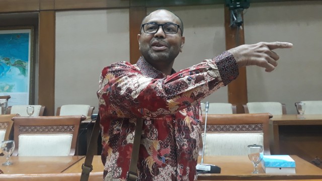 Direktur PT Freeport Indonesia yang baru, Claus Wamafma, di Gedung DPR RI, Jakarta, Rabu (19/2). Foto: Ema Fitriyani/kumparan