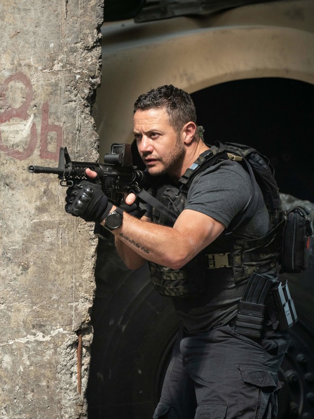 Adegan film yang diperankan Warren Brown. Foto: Dok. HBO Asia