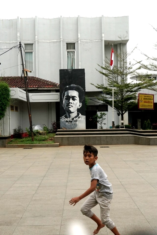 Seorang anak berlari di kawasan Pusat Kesenian Jakarta Taman Ismail Marzuki, Jakarta Pusat, Rabu (19/2). Foto: Iqbal Firdaus/kumparan