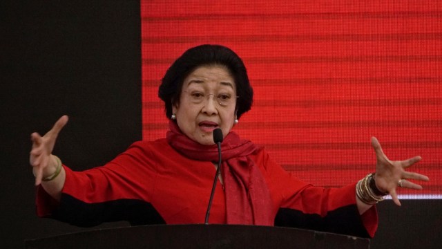 Megawati Soekarnoputri ketika memberikan pengarahan usai pengumuman calon kepala daerah di Kantor DPP PDI Perjuangan, Jakarta, Rabu (19/2).  Foto: Jamal Ramadhan/kumparan 