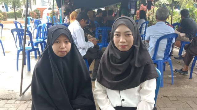 Peserta ujian CPNS dari Sulawesi Tengah, Medi dan Arpa. Foto: Awal Dion/sulbarkini