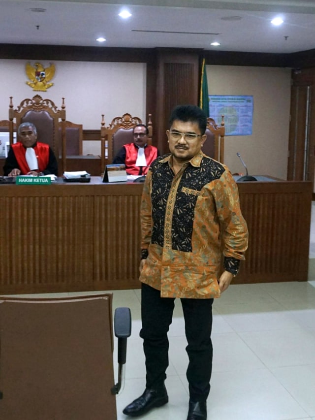 Mantan Kepala Kantor Pelayanan Pajak Penanaman Modal Asing (PMA) 3 Kanwil Jakarta Khusus, Yul Dirga, bersiap usai sidang di Pengadilan Tipikor, Jakarta. Foto: Nugroho Sejati/kumparan