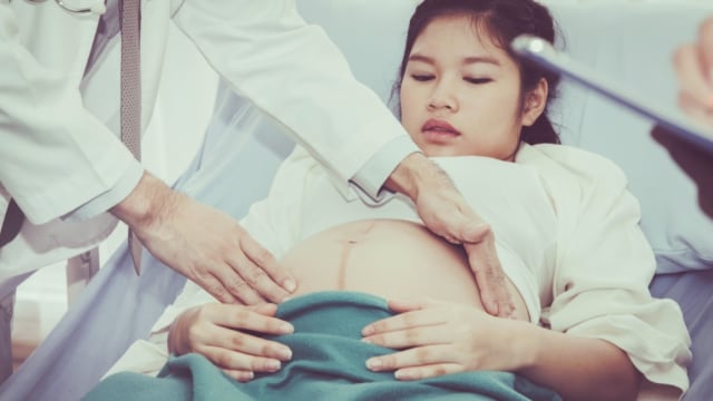 Ilustrasi ibu melahirkan tidak perlu berteriak. Foto: Shutter Stock