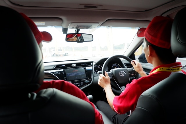Posisi mengemudikan mobil Foto: Aditya Pratama Niagara/kumparan