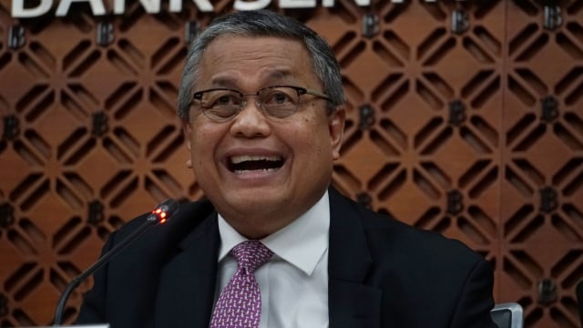 Gubenur Bank Indonesia Perry Warjiyo memberikan keterangan kepada pers mengenai hasil Rapat Dewan Gubernur BI bulan Februari 2019, Kamis (20/2). Foto: Jamal Ramadhan/kumparan