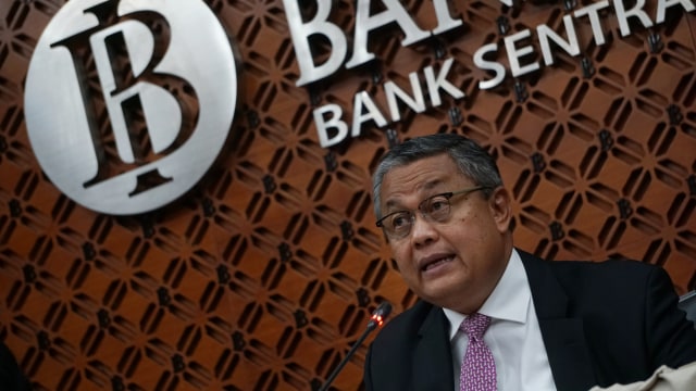 Gubenur Bank Indonesia Perry Warjiyo memberikan keterangan kepada pers mengenai hasil Rapat Dewan Gubernur BI bulan Februari 2019, Kamis (20/2). Foto: Jamal Ramadhan/kumparan