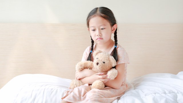 Ilustrasi anak yang butu terapi wicara. Foto: Shutter Stock