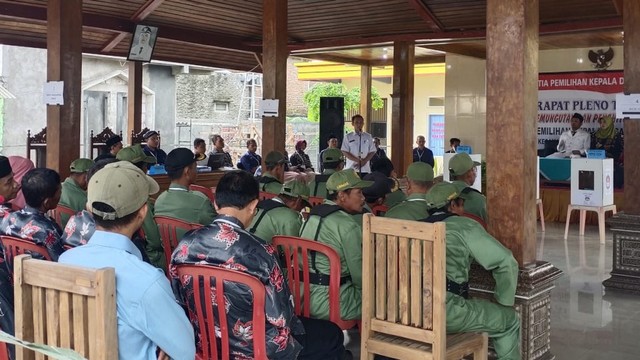 Ilustrasi: Foto suasana pemungutan suara dalam Pilkades Serentak di Kabupaten Bojonegoro.