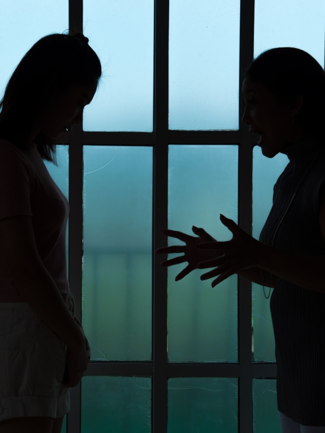 Ilustrasi mertua melakukan mom shaming.
 Foto: Shutter Stock