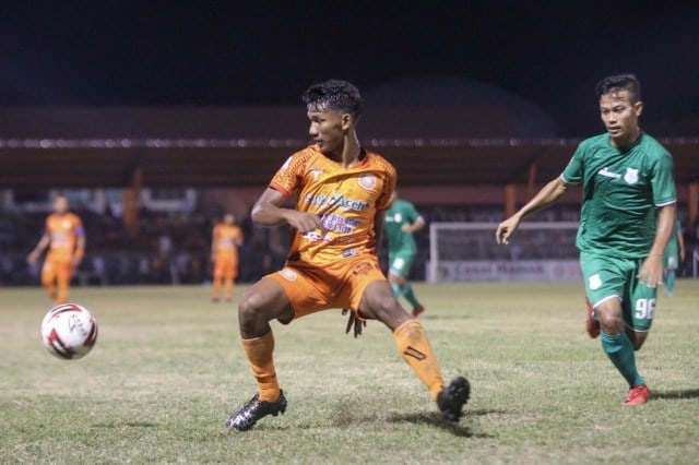 Laga antara Persiraja vs PSMS Medan pada ajang Liga 2 musim 2019 lalu. Foto: Suparta/acehkini