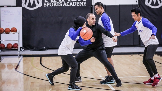 Para pemain DBL Indonesia All-Star 2019 berlatih di Mamba Sport Academy milik Kobe Bryant. Foto: Dika Kawengian/DBL Indonesia
