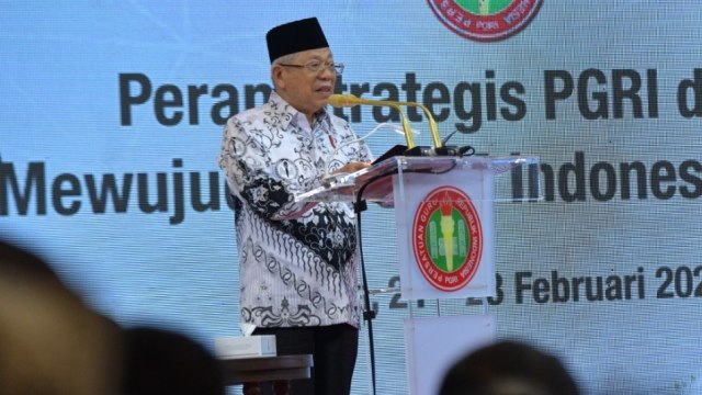 Wakil Presiden Ma'ruf Amin memberikan sambutan saat menghadiri Konferensi Nasional Kerja I PGRI, Jum'at (21/2). Foto: Dok. IKP