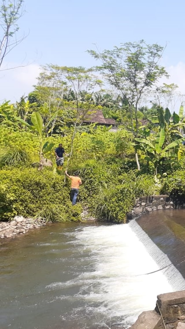 Suasana di Sungai Sempor tempat Siswa-siswi SMPN 1 Turi hanyut, Sabtu (22/2). Foto: Arfiansyah Panji Purnandaru/kumparan