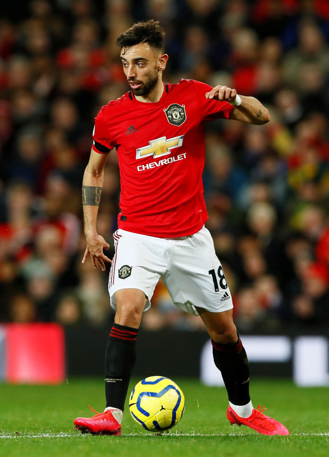 Bruno Fernandes beraksi di pertandingan melawan Chelsea. Foto: Reuters/Jason Cairnduff