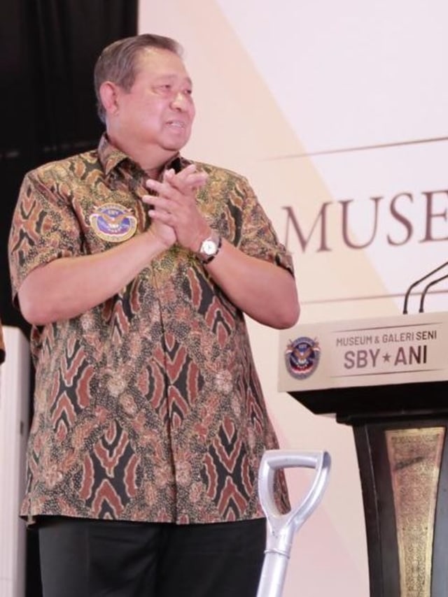 Presiden Indonesia ke-6 Susilo Bambang Yudhoyono saat groundbreaking Museum dan Galeri Seni SBY-ANI di Pacitan.  Foto: Dok. Istimewa