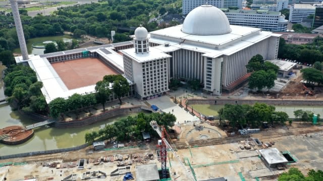 Foto udara renovasi Masjid Istiqlal di Jakarta, Selasa (28/1). Foto: ANTARA FOTO/Aditya Pradana Putra