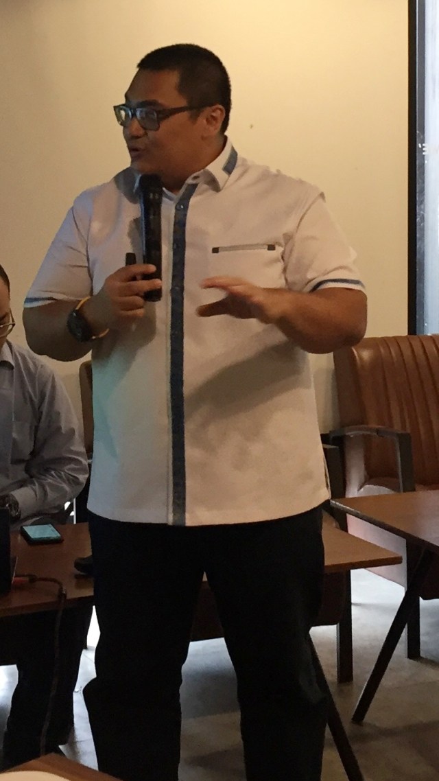 Peneliti Median Rico Marbun saat memaparkan hasil survei di kawasan Cikini, Jakarta Pusat, Senin (24/2). Foto: Darin Atiandina/kumparan