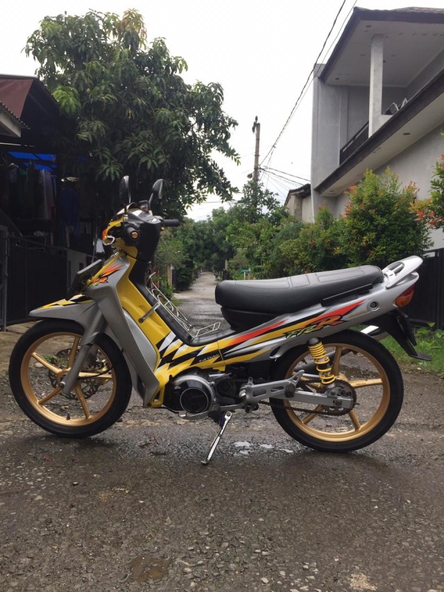 Tampilan samping Yamaha F1ZR Millenium Foto: dok. Irfan Rizki