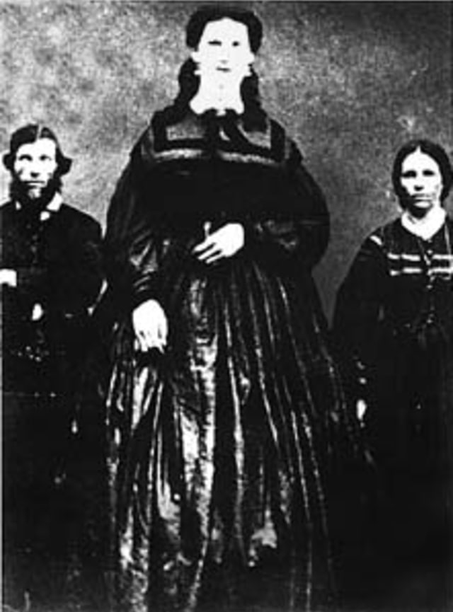 Anna Bates dengan orang tuanya  Foto: do wikipedia