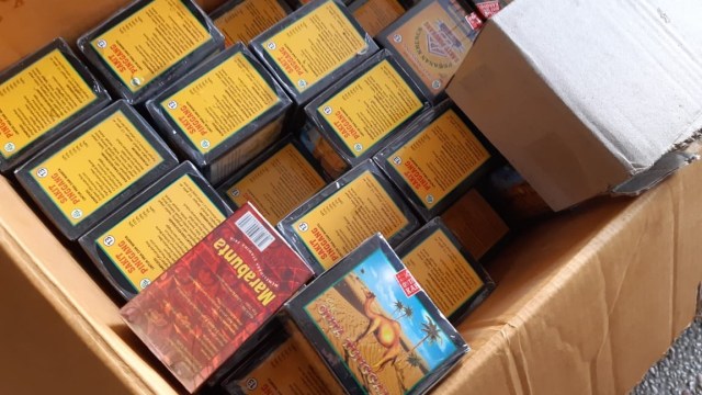 Barang bukti jamu kuat ilegal di Wiyung Surabaya yang diamankan polisi.. Foto: Yuana Fatwalloh/kumparan