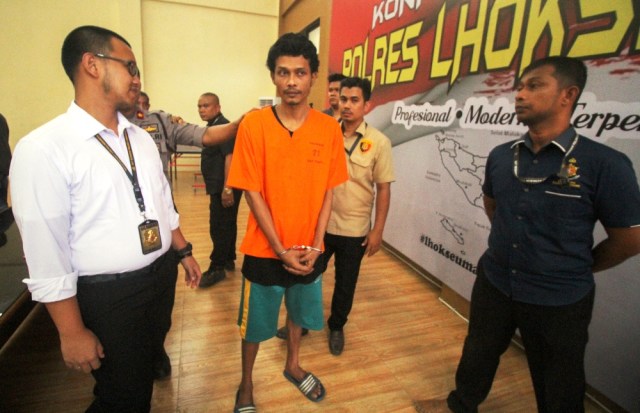 Tersangka di Polres Lhokseumawe. Foto: Agus 