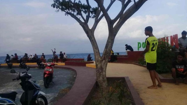 Suasana di Pojok Daulasi, Kelurahan Tafure, Kecamatan Ternate Utara, Kota Ternate, di sore hari. Foto: Fardi M. Nur/cermat