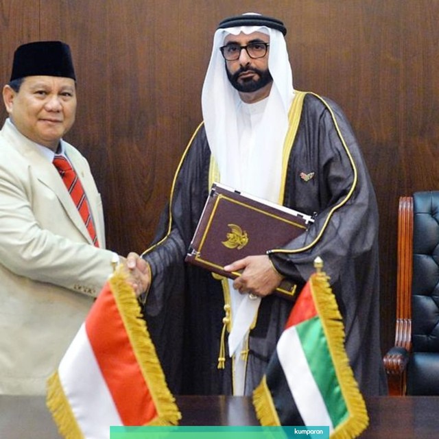 Menteri Pertahanan RI, Prabowo Subianto diterima oleh Menteri Pertahanan UAE Mohammed Ahmed Al Bowardi. Foto: Dok. Humas Kemhan RI