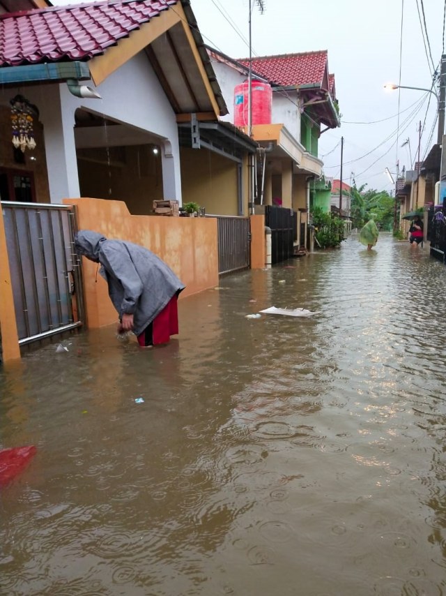 Kondisi banjir yang meremdam Perumnas 3, Bekasi, Selasa (25/2). Foto: Dok. Trophy Endah