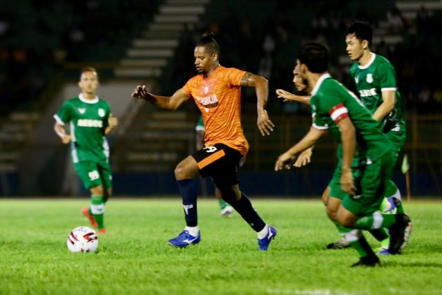 Laga uji tanding Persiraja melawan PSMS Medan di Stadion Harapan Bangsa, Banda Aceh, jelang Liga 1 2020. Foto: Suparta/acehkini