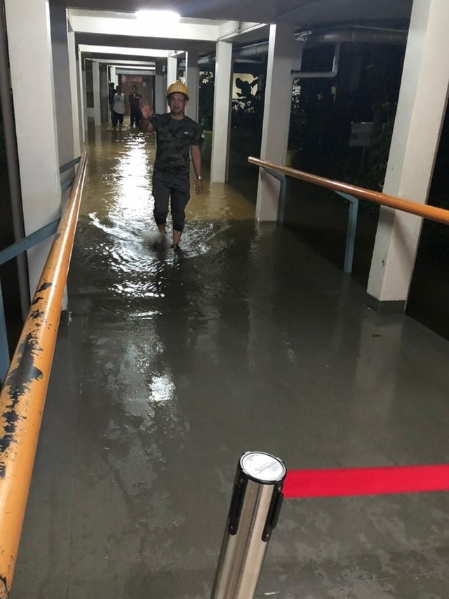 Kondisi banjir di RSCM, Jakarta, Selasa (25/2). Foto: Twitter/@oxfara