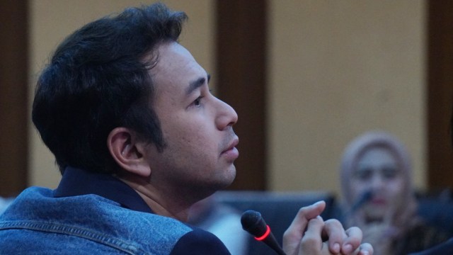 Raffi Ahmad saat pertemuan dengan Menteri Koperasi dan UKM Teten Masduki membahas Rans Carnival di Gedung Kemenkop dan UKM, Jakarta, Selasa (25/2). Foto: Fanny Kusumawardhani/kumparan