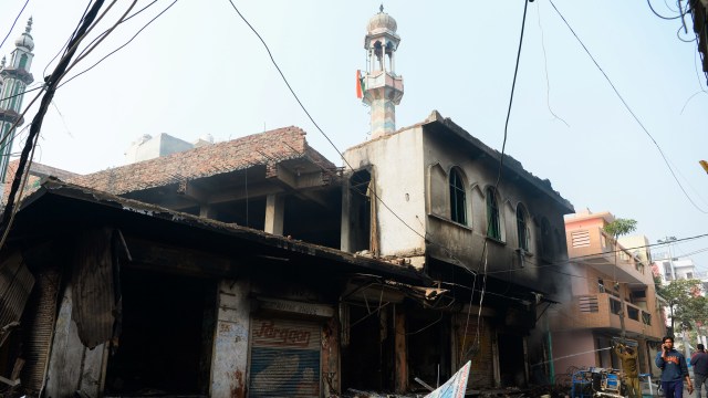 Ilustrasi Masjid terbakar di India.  Foto: AFP/Sajjad HUSSAIN