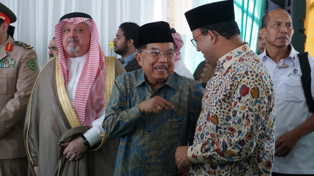 Jusuf Kalla dan Anies Baswedan di peletakan batu pertama  museum  internasional nabi dan peradaban islam. Foto: Helmi Afandi/kumparan