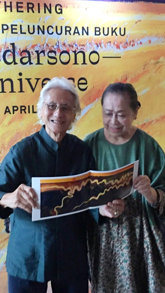 Srihadi Soedarsono dan Farida Srihadi Konferensi Pers Pameran Srihadi Soedarsono-Man x Universe.
 Foto: Gitario Vista Inasis/kumparan