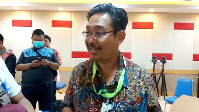Dokter Penanggung Jawab Pelayanan (DPJP) RSUP dr Kariadi, dr Fathur Nur Kholis saat memberikan keterangan pers. Foto: Afiati Tsalitsati/kumparan