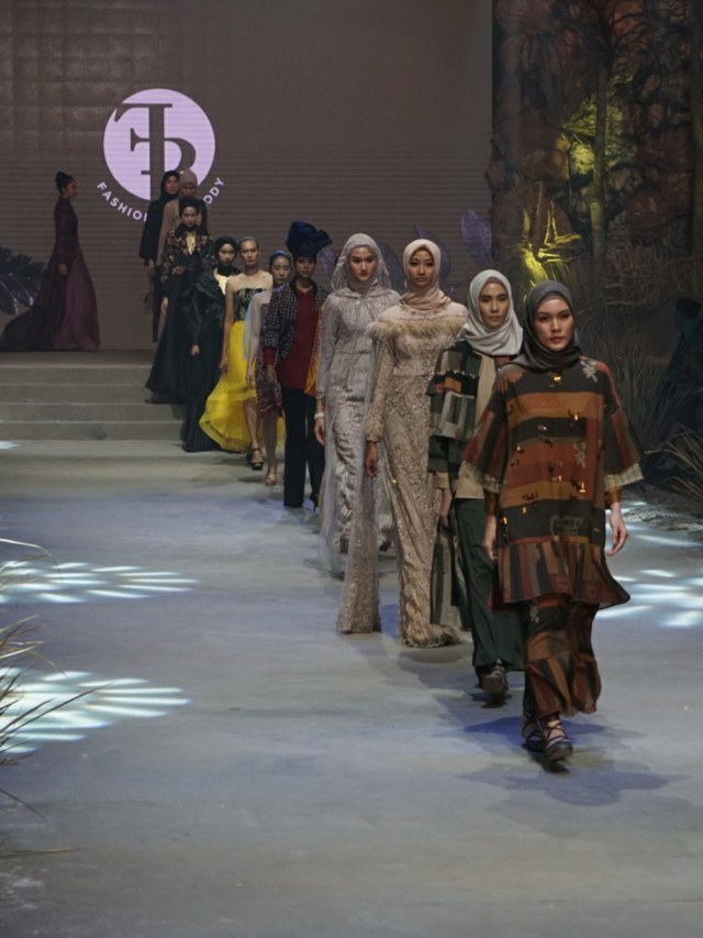 Aleabe by Melly Goeslaw di Fashion Rhapsody Foto: Jamal Ramadhan/kumparan