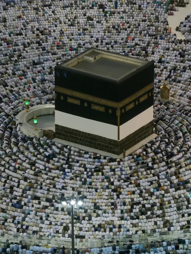 Ilustrasi Ibadah Umrah. Foto: AP Photo/Dar Yasin