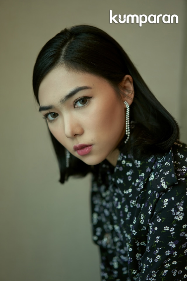 Isyana Sarasvati untuk Women on Top. Foto: Norman Fideli. Stylist: Ivan Teguh S. Makeup & Hairdo: Yoan Yuana. Busana: Michael Kors. Aksesori: Mondial Jeweler. Foto: Norman Fideli
