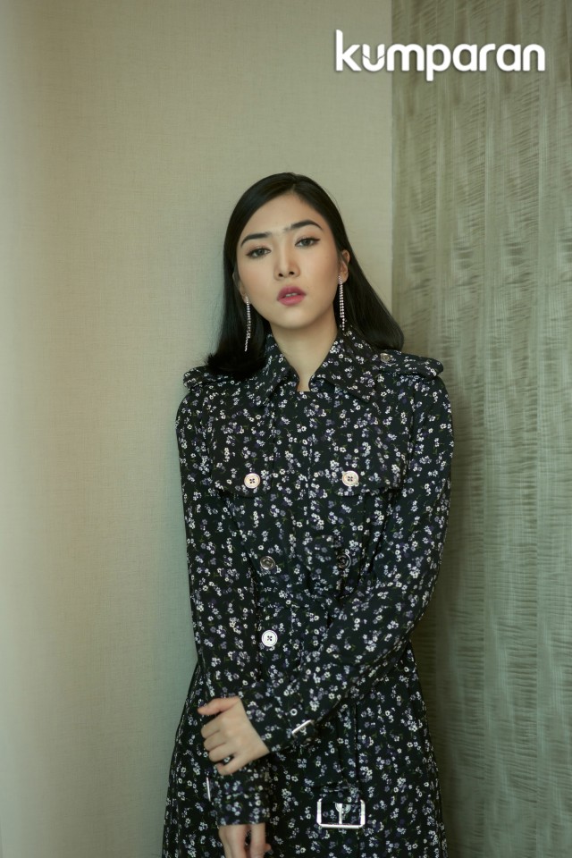 Isyana Sarasvati untuk Women on Top. Foto: Norman Fideli. Stylist: Ivan Teguh S. Makeup & Hairdo: Yoan Yuana. Busana: Michael Kors. Aksesori: Mondial Jeweler. Foto: Norman Fideli