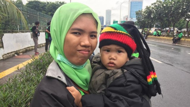 Putri, Pengemudi Driver Ojol dari Depok. Foto: Rafyq Panjaitan/kumparan