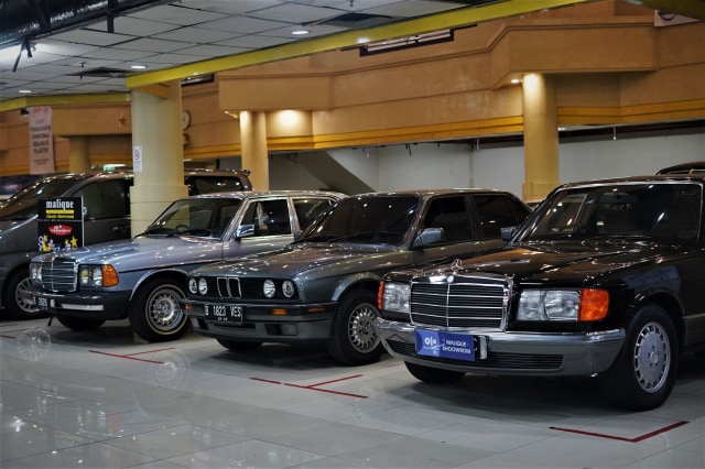 Deretan mobil bekas klasik di Malique Selatan Djakarta Foto: Muhammad Ikbal/kumparan