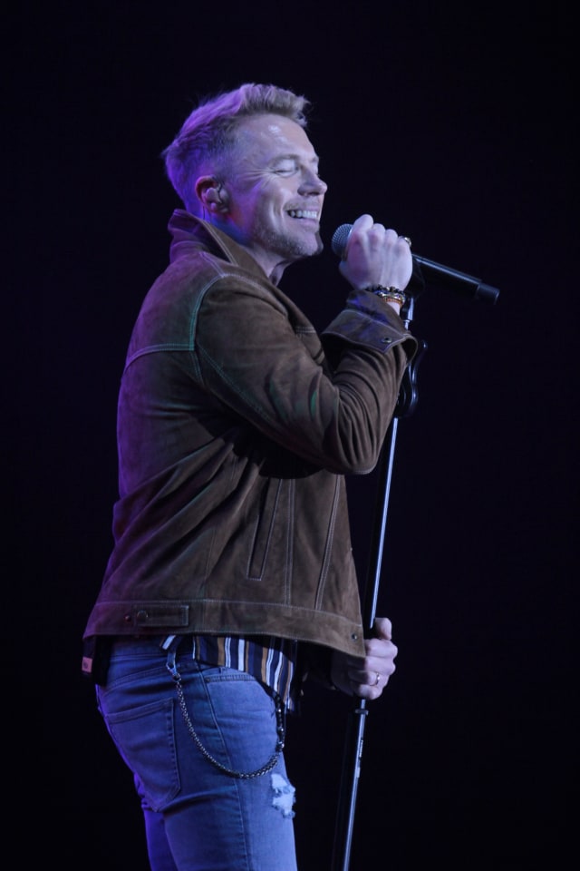 Penampilan Ronan Keating di Grand Ballroom Pullman Hotel Central Park, Jakarta Barat, Sabtu (29/2). Foto: Iqbal Firdaus/kumparan