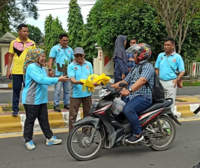 Cara Pemkab Kobar Kurangi Sampah Plastik
