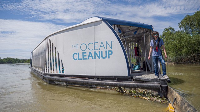 River Interceptor kapal pembersih sungai ciptaan Boyan Slat.