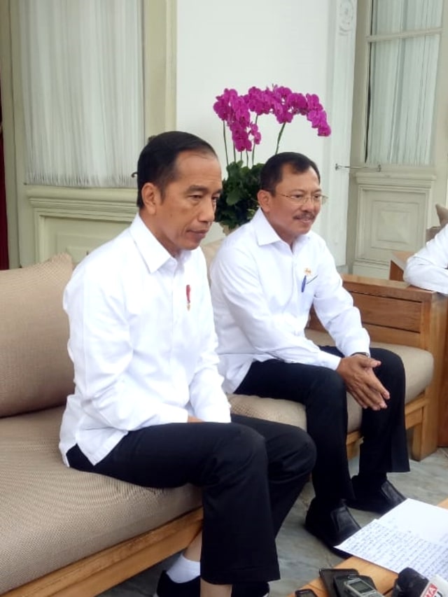 Presiden Joko Widodo gelar konferensi pers soal virus corona, di Istana Merdeka, Jakarta, Senin (2/3). Foto: Fahrian Saleh/kumparan